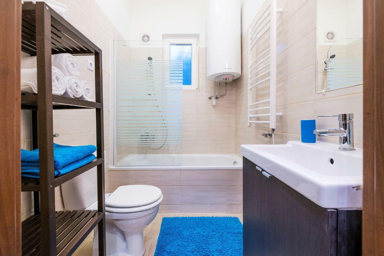 Parking, Ac, 2 Bedroom Design Flat In The Center 부다페스트 외부 사진