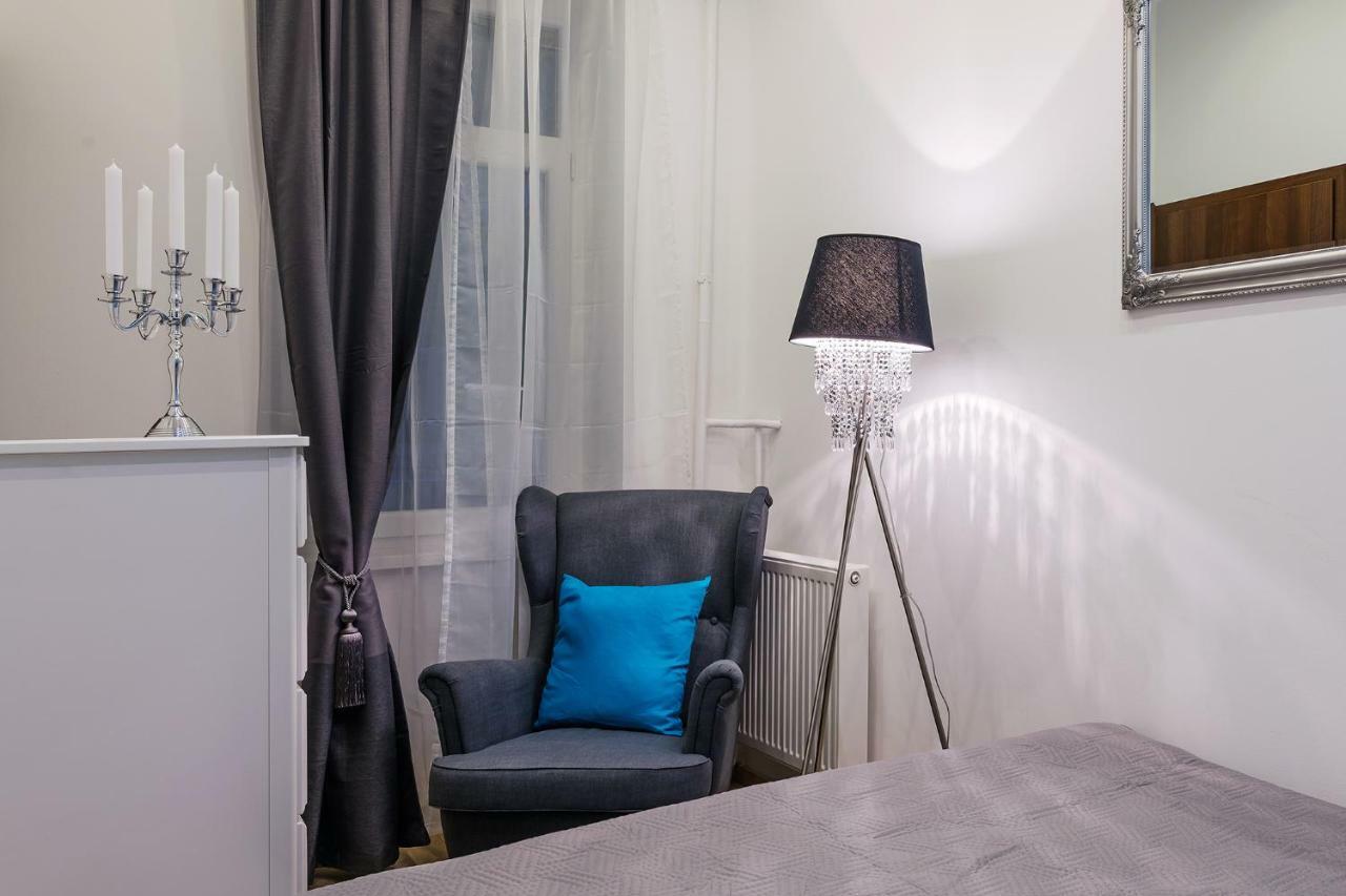 Parking, Ac, 2 Bedroom Design Flat In The Center 부다페스트 외부 사진
